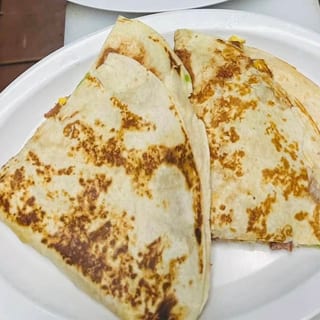 Baleadas de Pollo, Res o Chorizo (Chicken, Beef, or Sausage Baleadas)